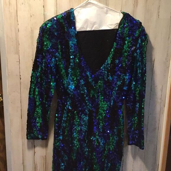 Gown heavy Sequin gown￼ From black-tie by Oleg, Cassini Size 8 - Picture 1 of 5